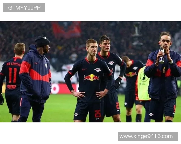 历史足球巨星退役年龄分析：从早退到长青的职业生涯轨迹揭秘